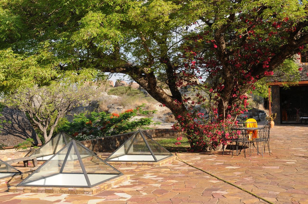 Le Jardin Du Roy Hotel Ranohira ภายนอก รูปภาพ