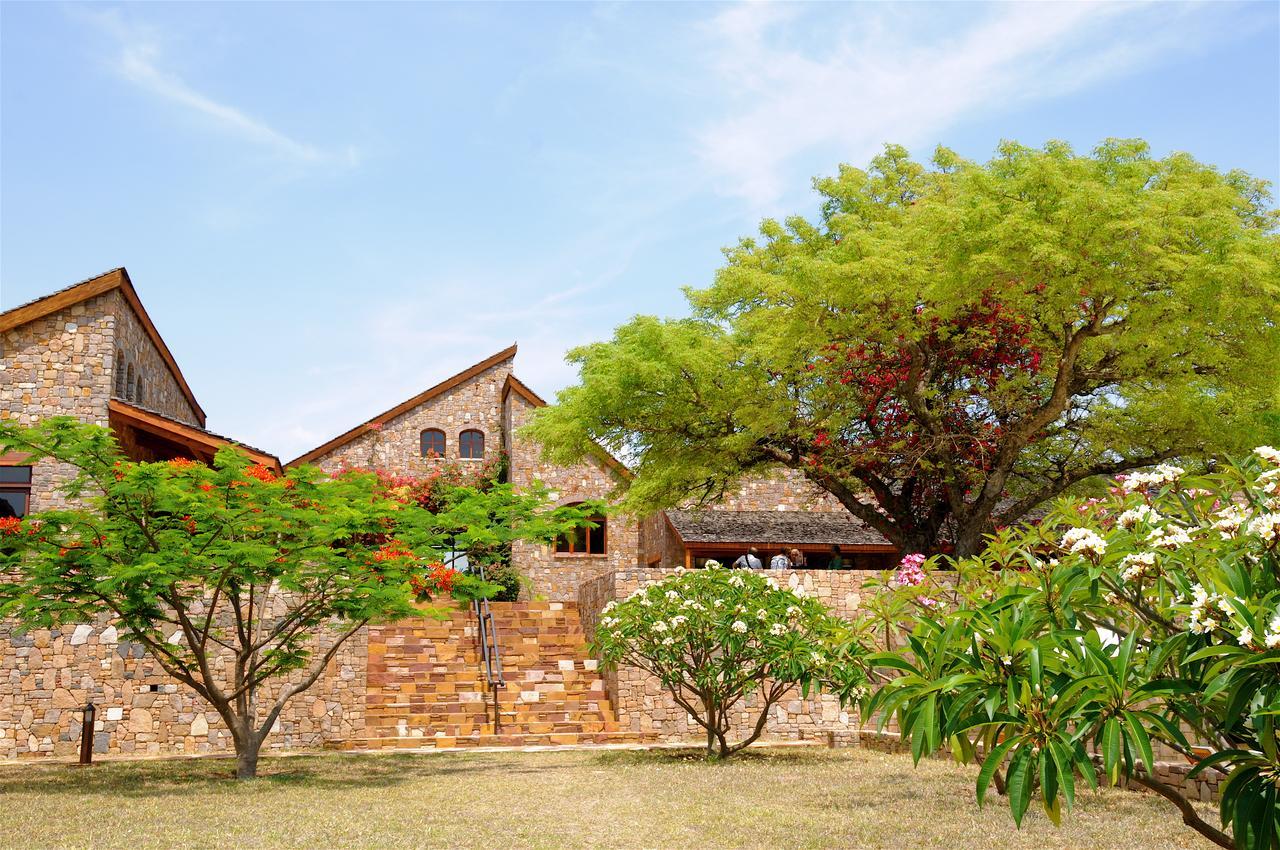 Le Jardin Du Roy Hotel Ranohira ภายนอก รูปภาพ